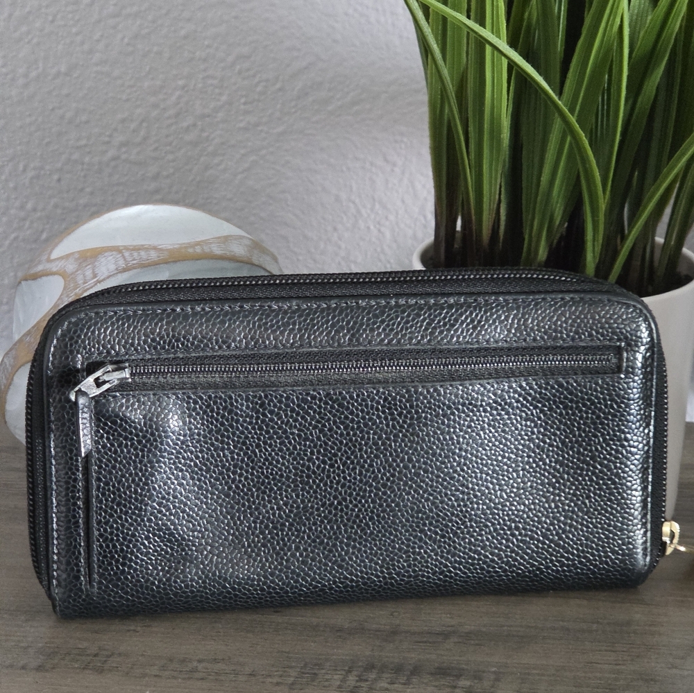 Authentic Chanel black caviar leather zip-around wallet - Picture 2 of 8